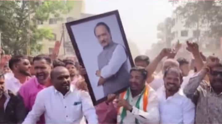 एकीकडे विजयाचा आनंद, दुसरीकडे नेता गमावल्याचं दु:ख; मावळमध्ये कार्यकर्ते भावुक एकीकडे विजयाचा आनंद, दुसरीकडे नेता गमावल्याचं दु:ख; मावळमध्ये कार्यकर्ते भावुक