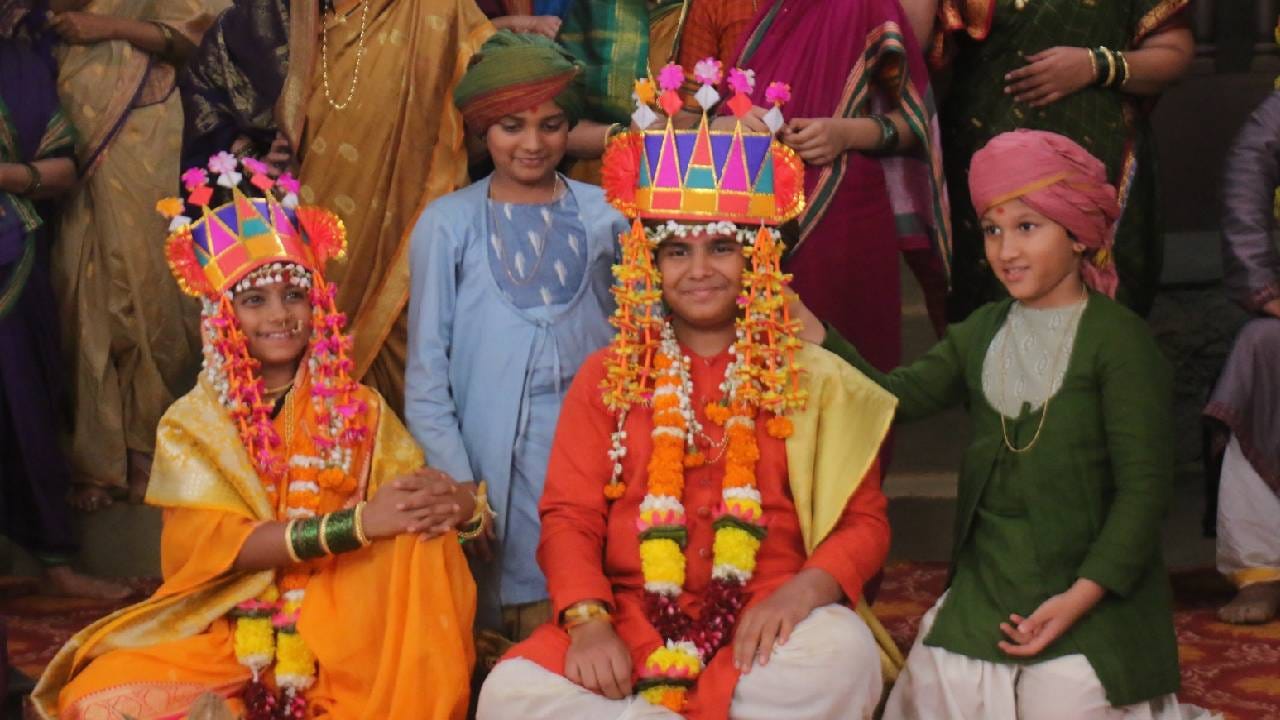 स्टार प्रवाह वाहिनीवर सुरु असलेली ‘मी सावित्रीबाई जोतीराव फुले’ ही लोकप्रिय मालिका प्रेक्षकांच्या मनात विशेष स्थान निर्माण करत आहे. या मालिकेतील प्रत्येक टप्पा प्रेक्षकांना आवडत असून, आता मालिकेत सावित्री आणि जोतीराव विवाहबंधनात अडकतानाचा अत्यंत खास आणि ऐतिहासिक क्षण पाहायला मिळणार आहे. 
