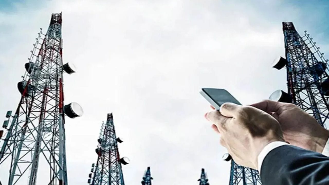 तुमच्या सिम कार्डला नेटवर्क नसले तरी, आपत्कालीन परिस्थितीत तुम्ही ११२ या क्रमांकावर डायल करू शकता. हा क्रमांक उपलब्ध असलेल्या इतर कोणत्याही कंपनीच्या नेटवर्कचा वापर करून तुमचा कॉल कनेक्ट करण्यास सक्षम असतो.