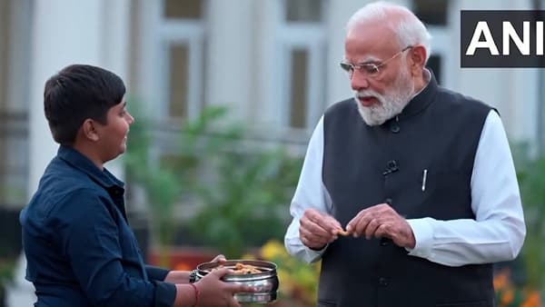 Pariksha Pe Charcha : मोदींसाठी विद्यार्थ्यांनी आणला टिफिन, महाराष्ट्र आणि छत्तीसगडमधील पदार्थ; काय होतं त्यात?