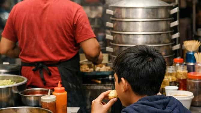 मोमोज हवे तर सोनं आणं... मुलाने घरातून चोरले तब्बल 86 लाखांचे दागिने