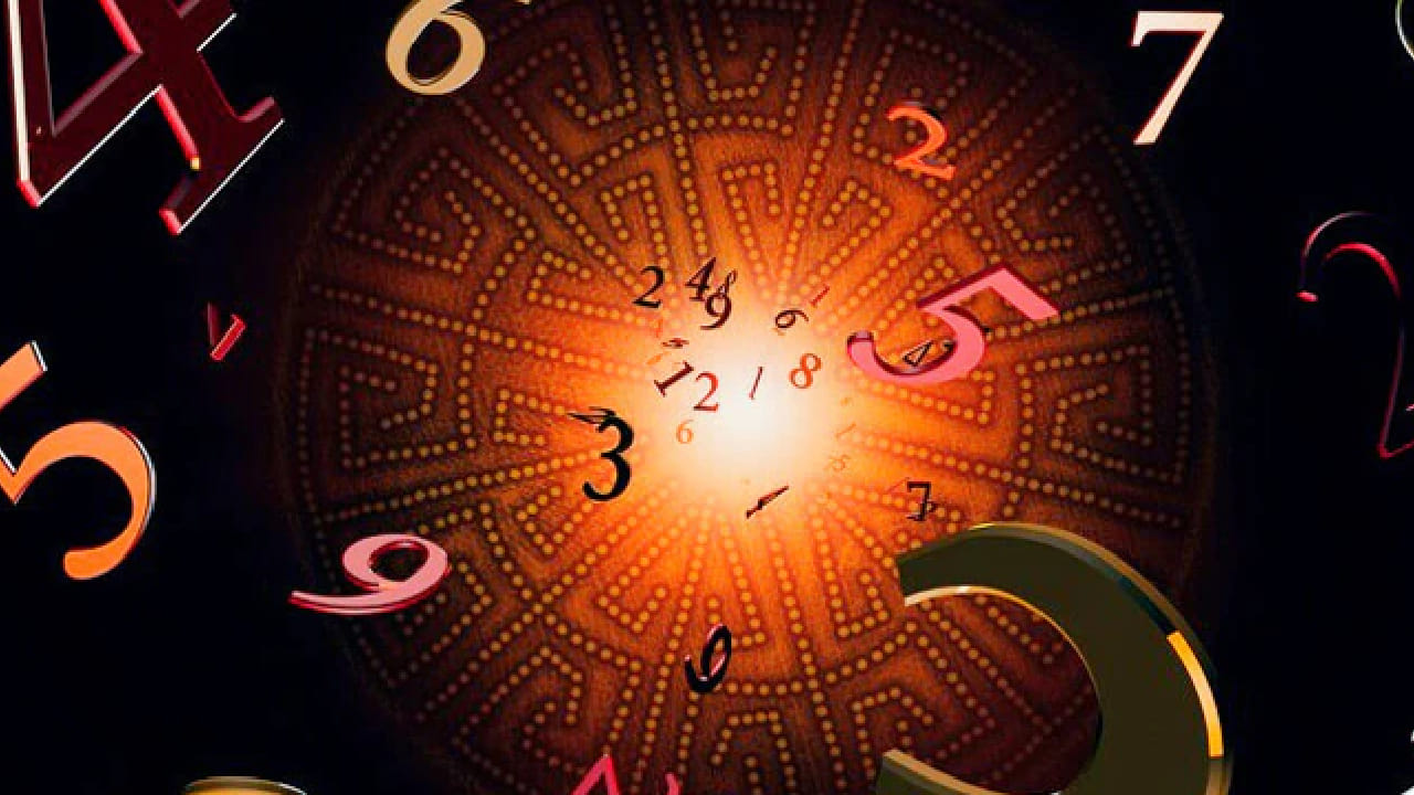 जन्मतारखेतील दिनांक एक अंकी संख्येत रूपांतरित करून मूलांक निश्चित केला जातो. आज आपण मूलांक 02 असलेल्या मुलींच्या स्वभावाबद्दल जाणून घेणार आहोत. ज्या मुलींचा जन्म कोणत्याही महिन्याच्या 2, 11 किंवा 20 तारखेला झाला आहे त्यांचा मूलांक 02 मानला जातो. 