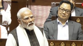 संसदेत मोठा गदारोळ, मोदींनाही थांबवावं लागलं भाषण, खरगेंनी उभे राहून...