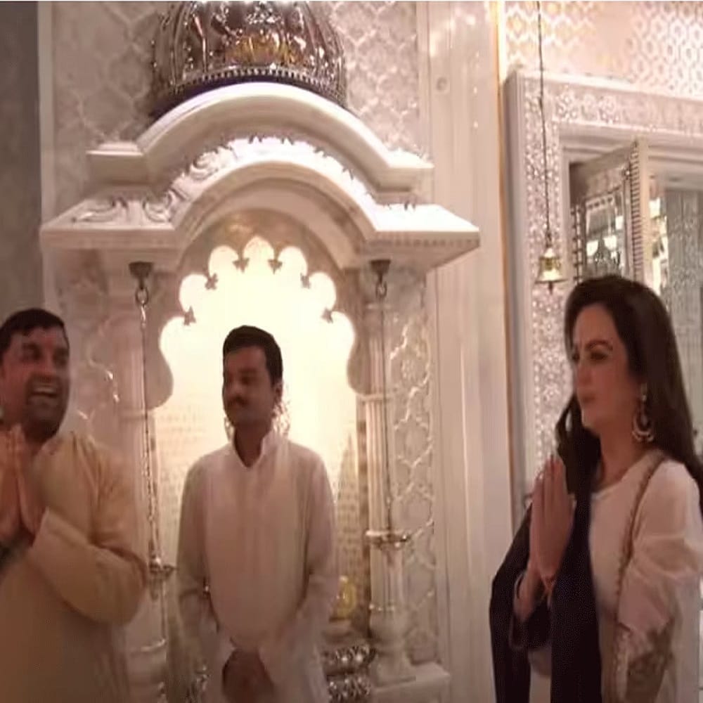 सांगायचं झालं तर, मुकेश अंबानी आणि नीता अंबानी धार्मिक आहेत. भक्तीभावात लीन होणं नीता अंबानींच्या जीवनाचा एक महत्त्वाचा भाग आहे. म्हणूनच या मंदिराचे सौंदर्यीकरण करण्यात कोणतीही कसर सोडलेली नाही.  