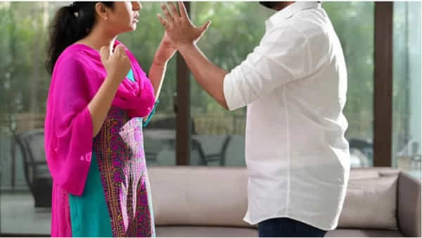 आयुष्यात चांगला जीवनसाथी किंवा प्रेमसाथी मिळणं ही मोठी देणगी मानली जाते. समजूतदार, प्रेमळ आणि साथ देणारा जोडीदार मिळाला तर आयुष्य सुखकर होतं. मात्र, दुर्दैवाने प्रत्येकाच्याच नशिबी असा जोडीदार येतोच असं नाही.