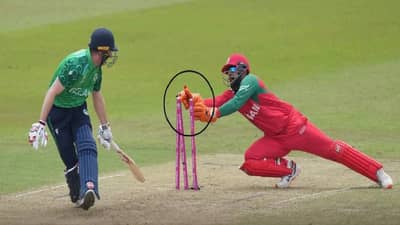 T20 WC : बॅट्समन क्रीजच्या बाहेर होता, विकेटकीपरकडून स्टम्पिंग, पण तरीही ICC च्या या नियमामुळे फलंदाज NOT OUT