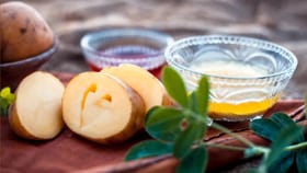 कांद्यापासून ते बटाटे, स्किन केअर करताना या भाज्यांच्या रस पण उपयुक्त.