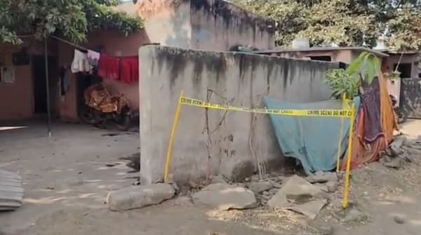 अनैतिक संबंधात अडथळा ठरणाऱ्या सासूला मारण्यासाठी एका महिलेने विषप्रयोग केल्याची धक्कादायक घटना घडली आहे. या घटनेत सुदैवाने सासू वाचली असून आरोपी महिलेचा मृत्यू झाला आहे. या प्रकरणी पोलिसात गुन्हा दाखल करण्यात आला आहे.