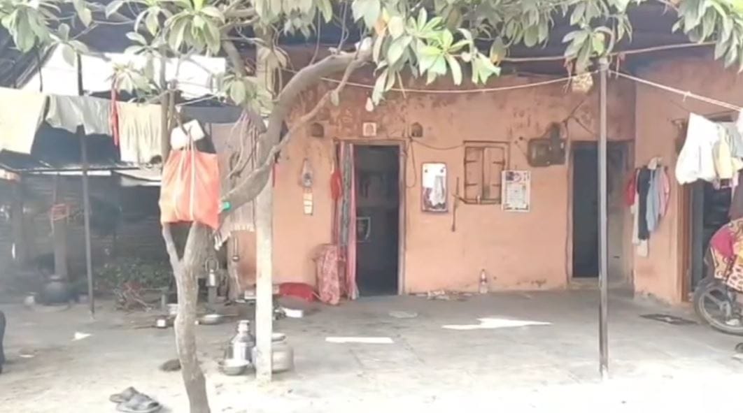 मिळालेल्या माहितीनुसार पंढरपूर तालुक्यातील उंबरगाव येथील आरोपी महिलेचे गावातीलच एका व्यक्तीशी कथित थि अनैतिक संबंध होते. या प्रकरणाची कुणकुण सासूला लागली होती. यावरूनच सासू-सुनेचा वाद होत होता.