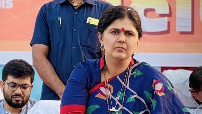 पंकजा मुंडे यांच्या हेलिकॉप्टरमध्ये तांत्रिक बिघाड, मोठी दुर्घटना टळली