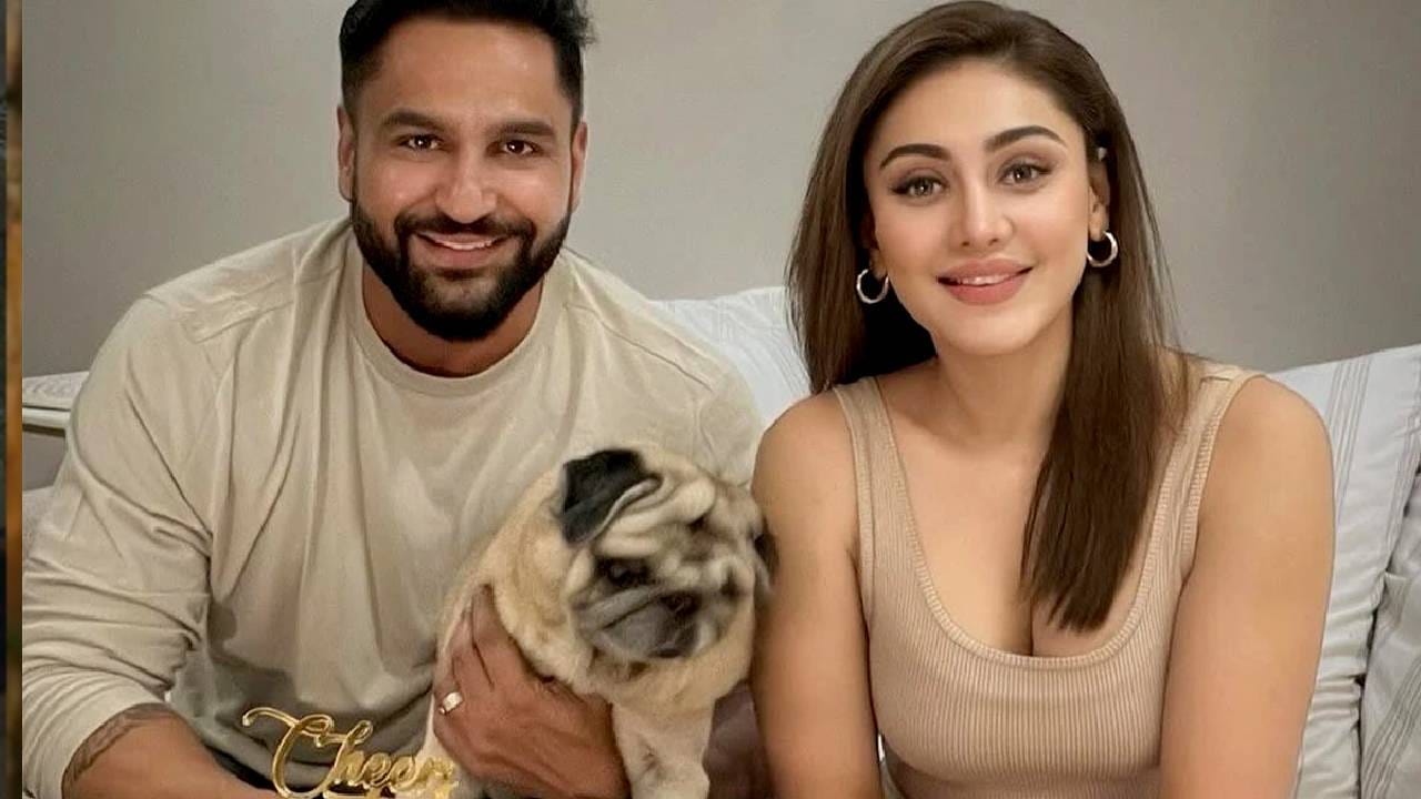 त्यावर पराग म्हणाला, "मला फक्त विचारायचं आहे, लग्न का? " तेव्हा पारस त्याला म्हणाला,  " कोणीतरही सोबत हवं ना, बरोबर? म्हातारपण येत आहे. तुम्हाला शारीरिकदृष्ट्याही तुमच्यासोबत कोणीतरी हवं ना.."