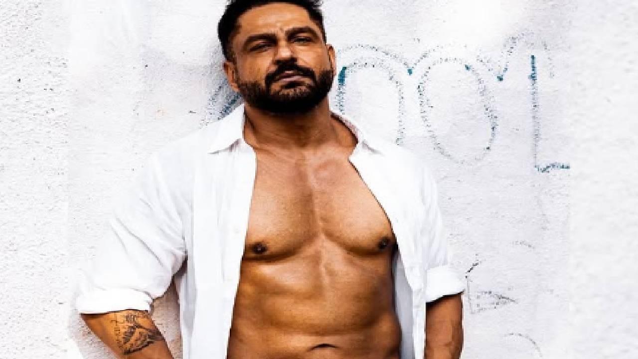 पराग आजही त्याच्या पत्नीच्या आठवणींच्या सोबतीने जगत आहे, तो शेफालीसोबतचे अनेक क्षण, तिच्या आठवणी चाहत्यांसोबत शेअर करत असतो. त्याने तिचं अस्तित्व संपू दिलेलं नाही. पराग नुकताच अभिनेता पारस छाब्राच्या पॉटकास्टमध्ये पोहोचला. 