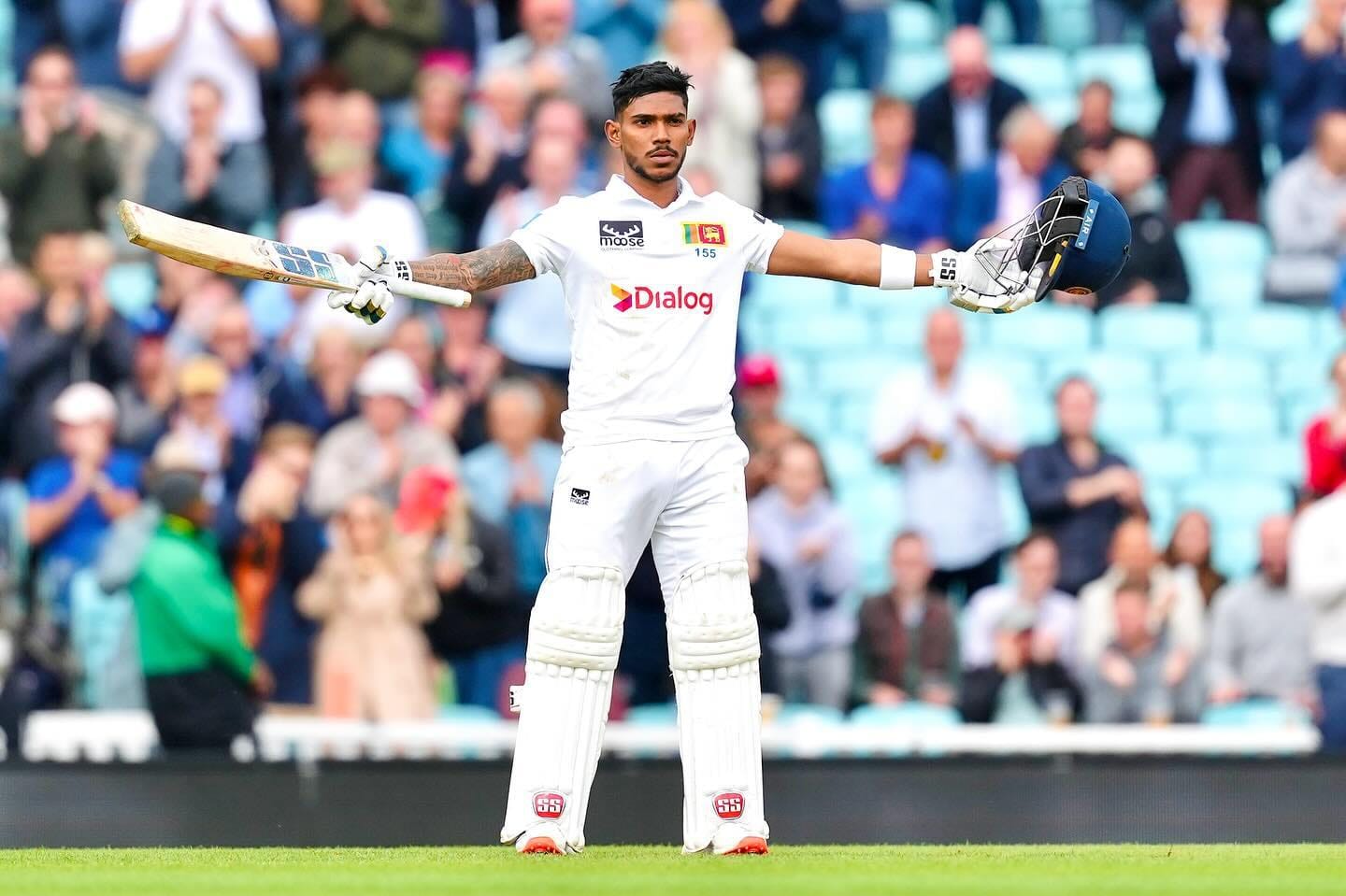 17 व्या ओव्हरच्या पहिल्या चेंडूवर मॅक्सवेलने रिव्हर्स स्वीपचा शॉट मारला. यावेळी चेंडू हवेत होता. बॉल वेगाने बाऊंड्रीच्या दिशेने जात होता. यावेळी बॅकवर्ड पॉइंटला उभ्या असलेल्या निसांकाने डाइव्ह मारुन अशी कॅच पकडली की सगळेच थक्क झाले.