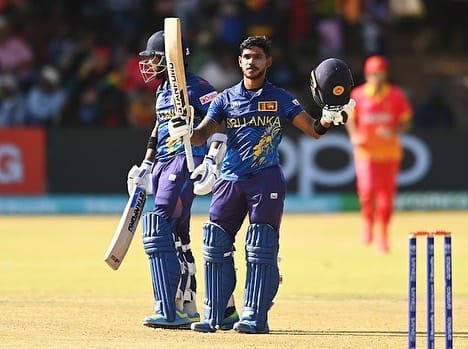 निसांकाने 52 चेंडूत शतक झळकावलं. त्याने 100 धावा करताना 10 चौकार आणि 5 षटकार लगावले. निसांकाने आधी कुसल मेंडिस सोबत मिळून 97 धावा आणि पवन रत्नायकेसोबत मिळून 79 धावांची भागीदारी करुन टीमला विजयी लक्ष्यापर्यंत पोहोचवलं.