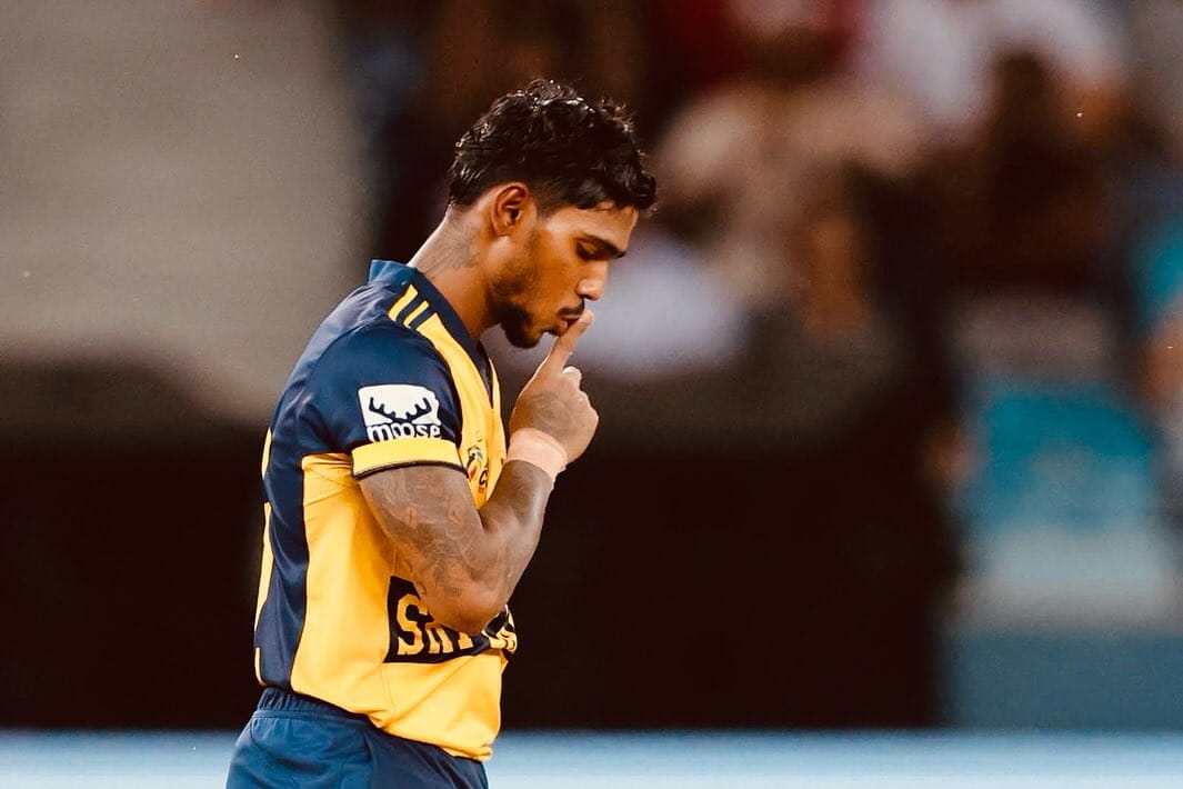 या मॅचमध्ये 16 व्या ओव्हरच्या दुसऱ्या चेंडूवर मॅक्सवेलने एक उंच शॉट मारला. पण निसांका सोपा झेल पकडू शकला नाही. ऑस्ट्रेलिया त्यावेळी मोठ्या स्कोरच्या दिशेने जात होता. कॅच सोडल्यामुळे निसांकाला जबाबदार धरता आलं असतं. पण तुमच्यात हिम्मत असेल तर नशीब सुद्धा पडल्यानंतर पुन्हा उठण्याची संधी देते.