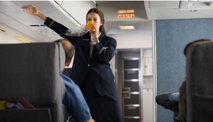 विमानातून प्रवास करताना अनेकदा प्रवाशाने गैरप्रकार केल्याच्या घटना आपण अनेकदा वाचल्या आणि पाहिल्या आहेत. काही प्रवासी तर क्रू मेंबर्ससोबतच वाद घालत बसतात. परंतु आता यापुढे अशा प्रकारांना आळा बसणार आहे. 