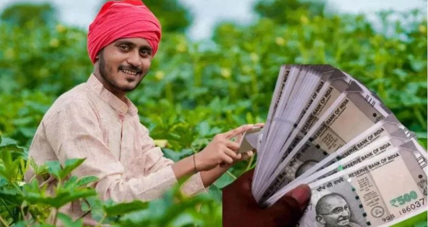 पीएम शेतकरी सन्मान योजनेअंतर्गत देशातील कोट्यवधी पात्र शेतकऱ्यांना एका वर्षात 6000 रुपयांची आर्थिक मदत केली जाते. एकूण तीन टप्प्यांत ही मदत शेतकऱ्यांच्या थेट बँक खात्यात पाठवली जाते.