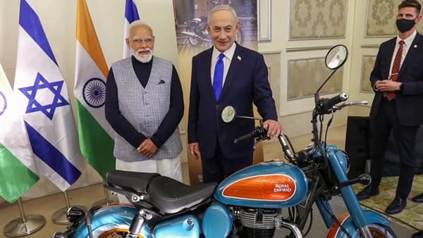 इस्रायलमध्येही रॉयल एनफिल्डचा डंका, पंतप्रधान मोदींनाही Goan Classic 350 बाईकची भुरळ