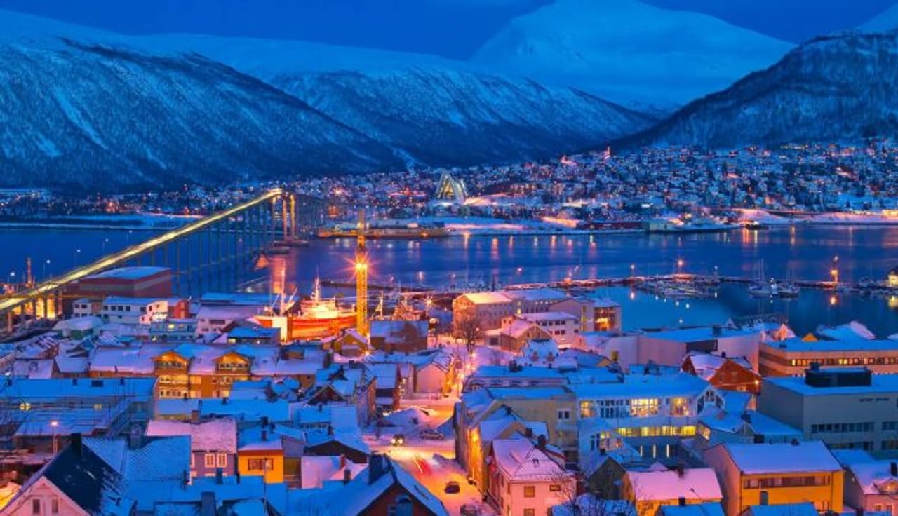 आपल्याकडे साधारणपणे एका दिवसात 12 तासांचा दिवस आणि 12 तासांची रात्र असते. परंतु पृथ्वीवर असा एक भाग आहे. तिथे तब्बल 4296 तासांची रात्र असते. म्हणजेच साधारण 179 तासांपर्यंत इथे सलग रात्रच असते.