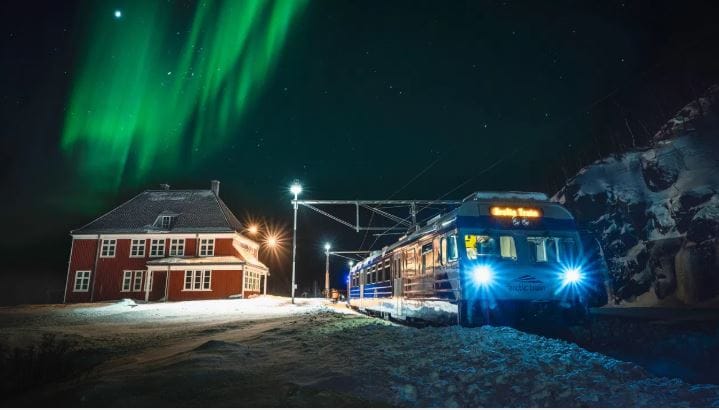 नॉर्थ पोलवर सगळीकडे अंधारच असतो. साधारण 25 सप्टेंबर ते 18 मार्च या काळात ही पोलार नाईट असते. काही देश आणि शहरांबाबत बोलायचे झाल्यास नॉर्वे, स्वालबार्ड येथे सर्वात मोठी रात्र असते.