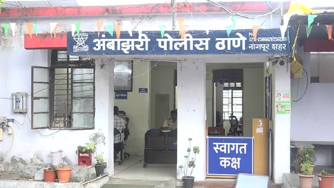 प्राथमिक माहितीनुसार, गेल्या दोन महिन्यांपासून त्यांचा पत्नीशी कौटुंबिक वाद सुरू होता. मुलगा आठवीत तर मुलगी चौथीत शिकत असून दोघांचा ताबा त्यांच्याकडेच होता.