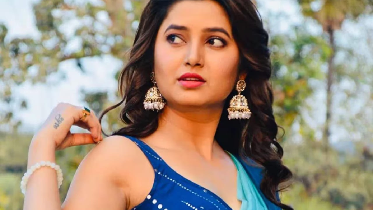 ध्यान, योग, प्राणायाम आणि मानसिक शांततेसाठी जगभरातून लोक येथे येतात. प्राजक्ता या ठिकाणी 15 दिवसांचा आर्ट ऑफ लिव्हिंग कोर्स करत असून या काळात ती मोबाईल आणि सोशल मीडियापासून पूर्णपणे दूर राहणार आहे. 