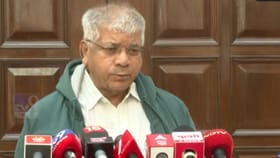 ...म्हणून सावरकरांना भारतरत्न नको, प्रकाश आंबेडकरांचं मोठं विधान.