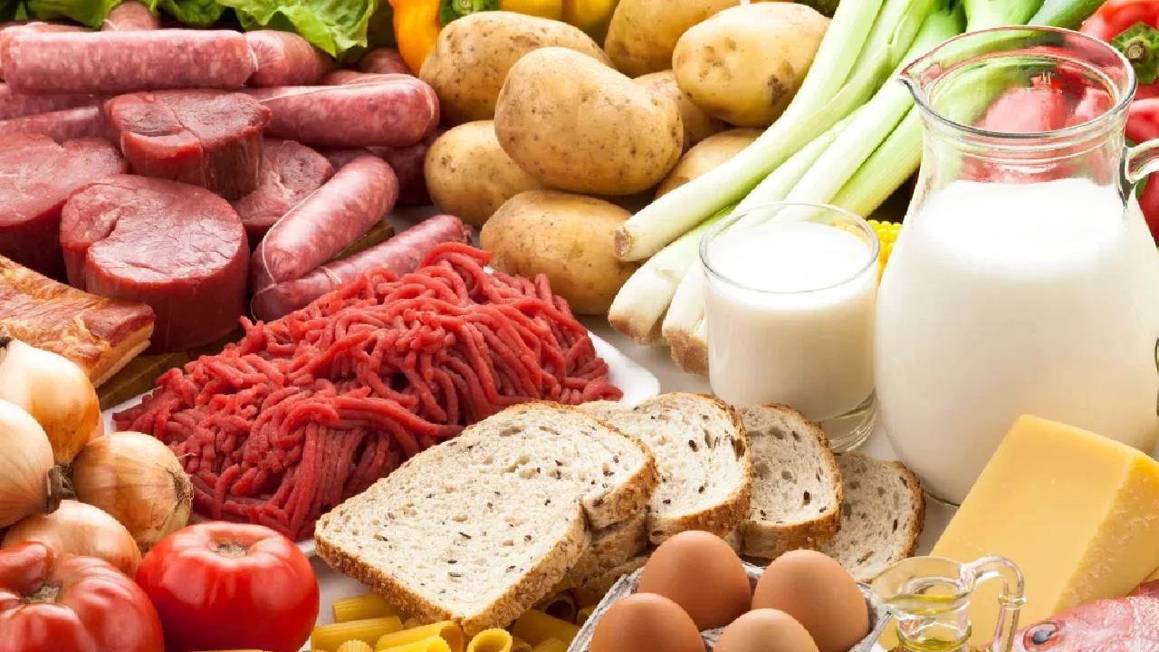 प्रोटीनची कमी दूर करण्यासाठी दही आणि दुधाचा दररोजच्या आहारात समावेश करा. ज्यामुळे प्रोटीनची कमी दूर होण्यास मदत होते. हे आरोग्यासाठी फायदेशीर आहे. 