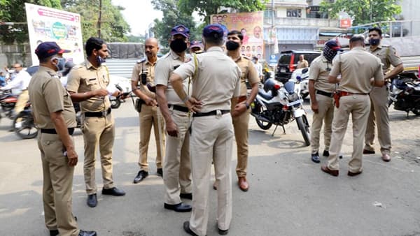 पुणे पोलीस दलात मोठा भूकंप, एका रात्रीत अनेकांच्या बदल्या, नेमकं काय घडलं?