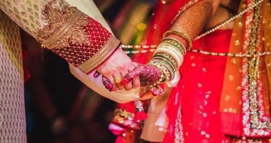 अगोदर मुलीच्या हातात हा चुडा असला की तिचे नुकतेच लग्न झालेले आहे, असे समजून यायचे. हातात चुडा असेल तर नवरीला जास्त काम सांगू नये. तिची काळजी घ्यावी, तिच्याशी प्रेमाने बोलावे असे लोक गृहित धरायचे. अगोदर नवरी एक वर्ष हातात चुडा घालायची.