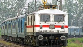 जर संपूर्ण रेल्वेच बुक करायची असेल तर किती पैसे लागतात?.