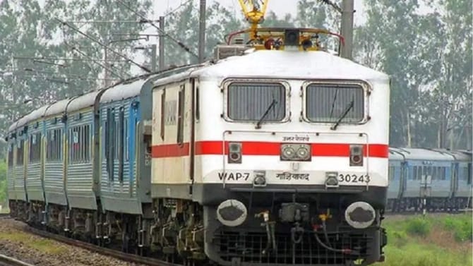 जर संपूर्ण रेल्वेच बुक करायची असेल तर किती पैसे लागतात?