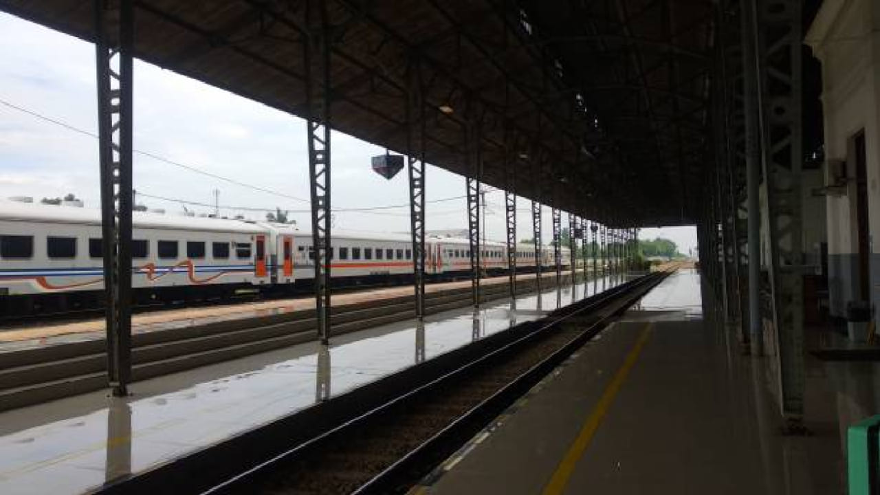 भारतीय रेल्वे सातत्याने तांत्रिकदृष्ट्या स्वतःला अधिक आधुनिक करत आहे. हायस्पीड ट्रेन, वंदे भारतसारख्या अत्याधुनिक गाड्या, स्मार्ट स्टेशन, डिजिटल तिकीट प्रणाली आणि सुधारित प्रवासी सुविधा यांमुळे भारतीय रेल्वेचे जाळे आज जगभर चर्चेचा विषय ठरत आहे. 