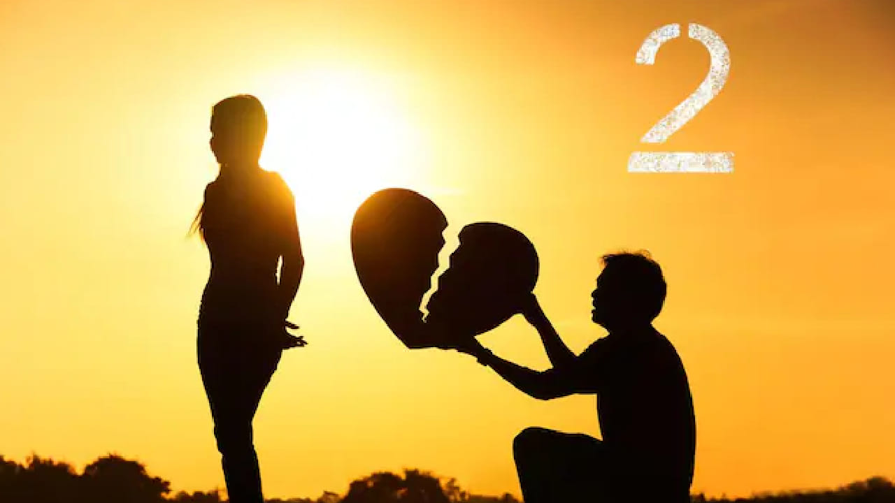 अतिशय भावनिक असल्यामुळे नात्यांमध्ये त्या जास्त गुंतून जातात आणि त्यामुळे फसवणूक झाल्यास त्यांना मोठा मानसिक धक्का बसतो. काही वेळा लोक त्यांना 'इमोशनल फूल' असेही संबोधतात.