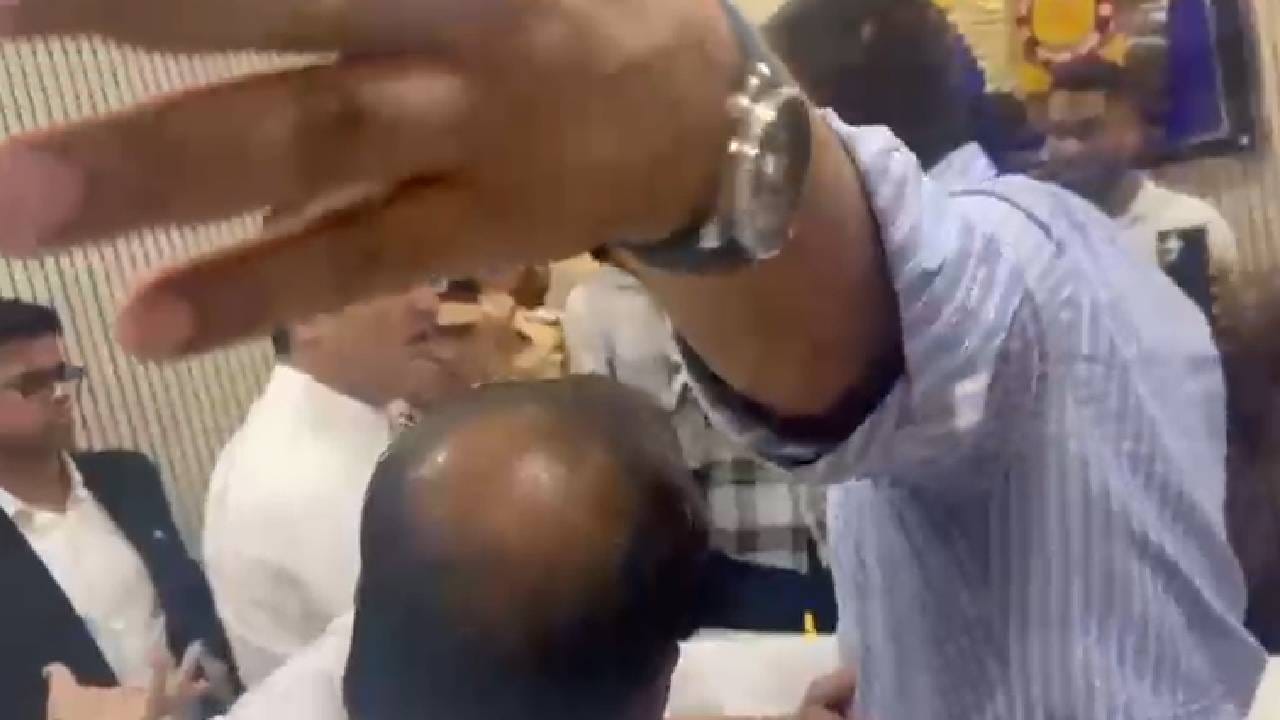 देशाचा एक नगारिक म्हणून मी एफआयआर करायला आलो. तिथे एक पीआय सीनियर उपस्थित होते. तिथे बोलताना वादावादी झाली. ज्यूनियर बोलला एफआयआर होऊ शकत नाही. प्रांजल नावाचा आमचा वकिल आहे, त्याने समजावून सांगितलं, एफआयआर कसा होऊ शकतो. कायदा काय आहे असं रोहित पवार म्हणाले. 