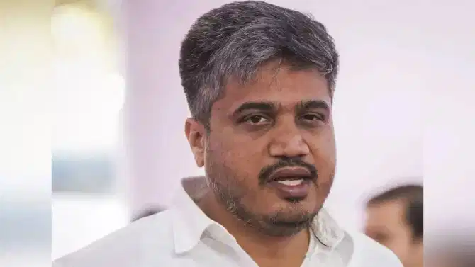 दारुडा पायलट ते बिहारला जाण्याची घाई, रोहित पवारांच्या पत्रकार परिषदेतील 10 मोठे प्रश्न