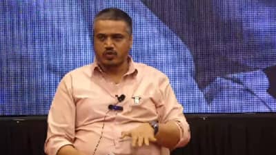 नागरी उड्डाण मंत्रालय त्यांनी सांभाळलंय, ते दादांचे मित्र, त्यांनी प्रेझेंटेशन का नाही घेतलं?; रोहित पवार यांचा दोन नेत्यांचं नाव घेत निशाणा