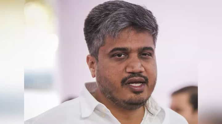 सुप्रीम कोर्टाने रोहित पवार यांना सुनावलं! काय आहे कारण? सुप्रीम कोर्टाने रोहित पवार यांना सुनावलं! काय आहे कारण?