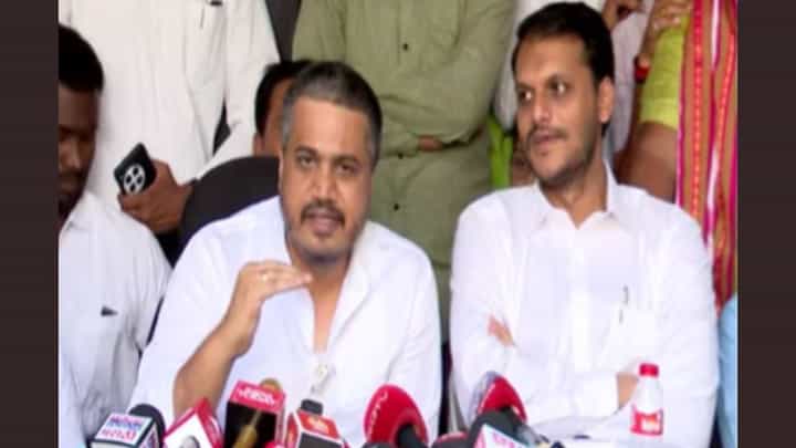 शिंदेंच्या सेनेचा नाही, भाजपच्या काही नेत्यांचा विरोध! रोहित पवार स्पष्टच बोलले शिंदेंच्या सेनेचा नाही, भाजपच्या काही नेत्यांचा विरोध! रोहित पवार स्पष्टच बोलले