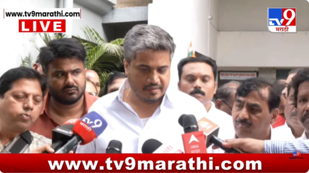 पिंकीताईंच्या भावाच्या नोकरीसाठी प्रयत्न केलेत! रोहित पवार माळी कुटुंबीयांच्या भेटीला पिंकीताईंच्या भावाच्या नोकरीसाठी प्रयत्न केलेत! रोहित पवार माळी कुटुंबीयांच्या भेटीला