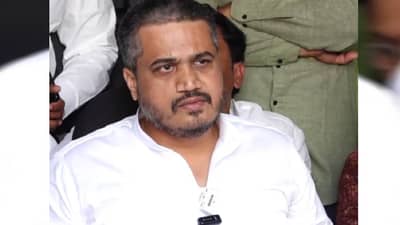 Rohit Pawar : ए.. ए.. काय येडा आहे का तू? चल निघ इथून; अन् पत्रकार परिषद होताच भडकले रोहित पवार