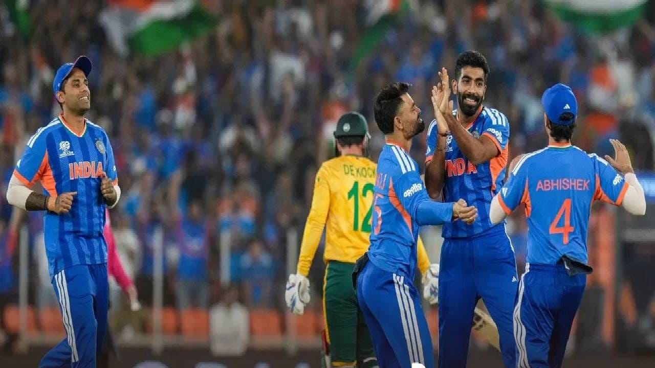 भारत-झिम्बाब्वे सामन्याआधी दक्षिण आफ्रिका-वेस्ट इंडिजमध्ये होणारा सामना का महत्वाचा आहे? ते समजून घेऊया. कारण दक्षिण आफ्रिकेने वेस्ट इंडिजला हरवलं तर नेट रनरेटच महत्व फार राहणार नाही. अशा स्थितीत भारताने आज झिम्बाब्वेला हरवलं तर शेवटचा भारत-वेस्ट इंडिज सामन्यात जिंकणारी टीम थेट सेमीफायनलमध्ये प्रवेश करेल. 