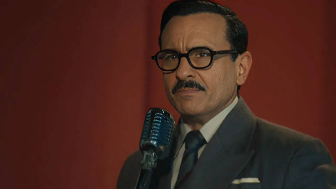 नेटफ्लिक्सने एका इवेंटमध्ये 2026 मध्ये येणारे आपले शोज आणि चित्रपट यांचं  कॅलेंडर रिलीज केलय. त्यानंतर फॅन्स खूप उत्साहात आहेत. सर्वप्रथम सैफ अली खान आणि प्रतीक गांधीचा चित्रपट हम हिंदुस्तानी बद्दल बोलूया. हा चित्रपट स्वातंत्र्यानंतरच्या भारताच्या पहिल्या इलेक्शनची गोष्ट सांगतो. 