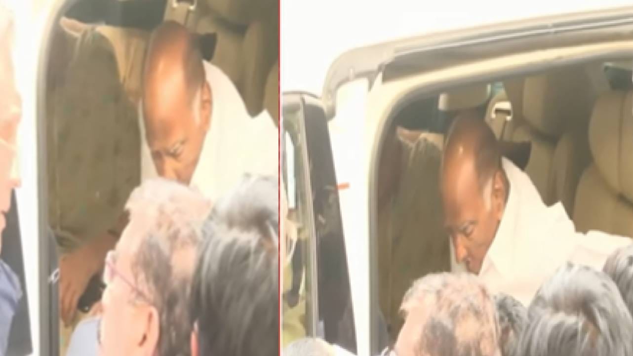 शरद पवार यांची तब्येत बिघडल्यामुळे त्यांना बारामतीतून पुण्यातील रुबी रुग्णालयात दाखल करण्यात आले आहे. बारामतीतून पुण्यात येत असताना शरद पवार यांच्यासोबत त्यांची कन्या सुप्रिया सुळे येदेखील होत्या. शरद पवार यांच्या ताफ्यात यावेळी एक रुग्णवाहिकाही होती. 