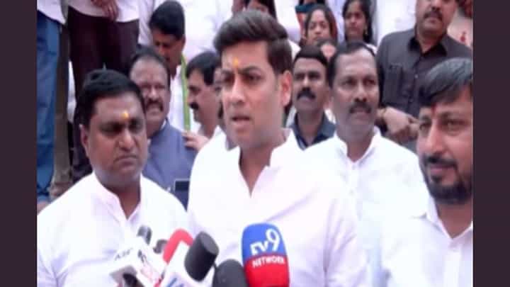 काँग्रेसची अधोगती मतांच्या राजकारणामुळे; श्रीकांत शिंदेंची टीका काँग्रेसची अधोगती मतांच्या राजकारणामुळे; श्रीकांत शिंदेंची टीका