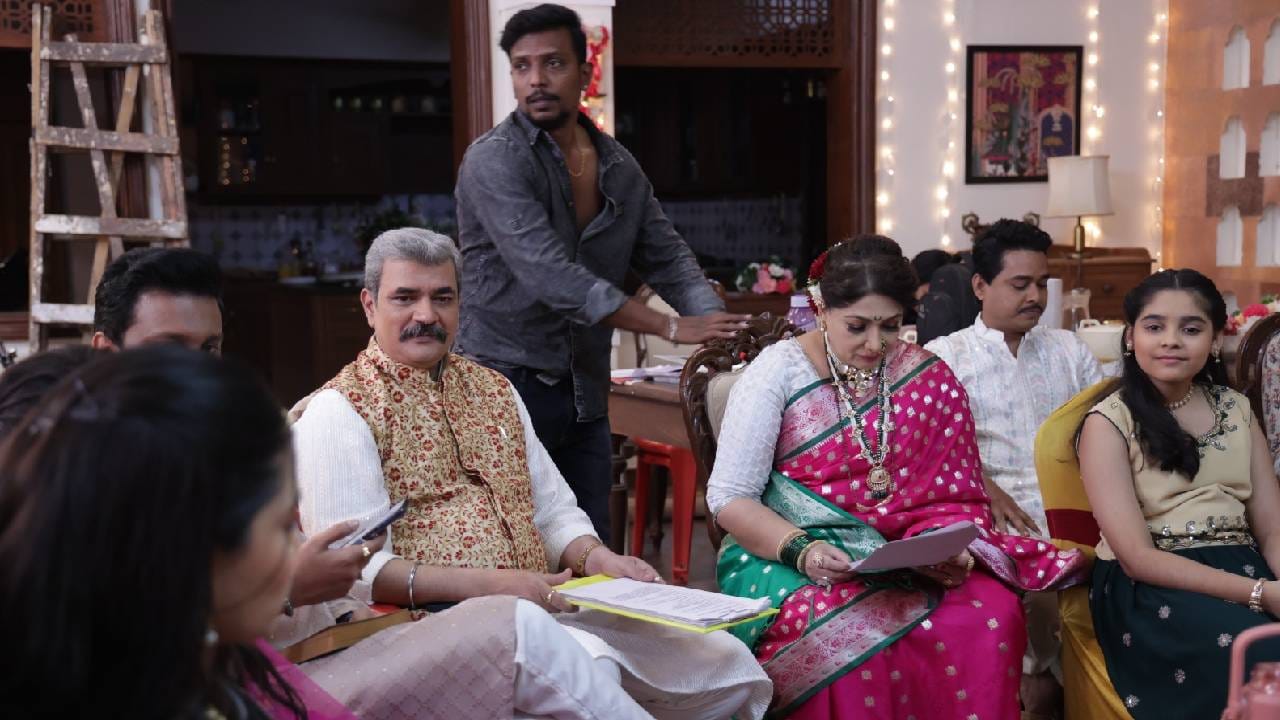 या सगळ्या प्रकारामुळे मोक्षा पूर्णपणे खचून जाते आणि आत्महत्येच्या प्रयत्नात असतानाच श्रावणी तिथे पोहोचते, मोक्षाला समजावत तिला धीर देते. मन मोकळं करत मोक्षा श्रावणीसमोर सर्व सत्य मांडते. त्यानंतर शुभ आणि श्रावणी, मोक्षाच्या एक्स बॉयफ्रेंडला गाठतात. 
