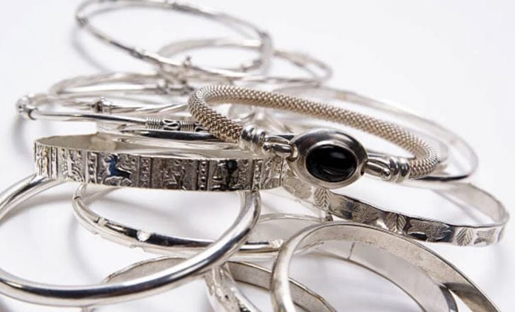 Disclaimer: वरच्या लेखातील माहिती ही प्राथमिक स्वरुपाची आहे. आम्ही या माहितीची पुष्टी करत नाही किंवा समर्थनही देत नाही. या लेखाच्या माध्यमातून अंधश्रद्धा पसरवण्याचा आमचा उद्देश नाही. वरच्या लेखात दिलेल्या माहितीवरून कोणताही निर्णय घेण्याआधी त्या-त्या क्षेत्रातील तज्ज्ञांचा सल्ला आवश्य घ्या.  