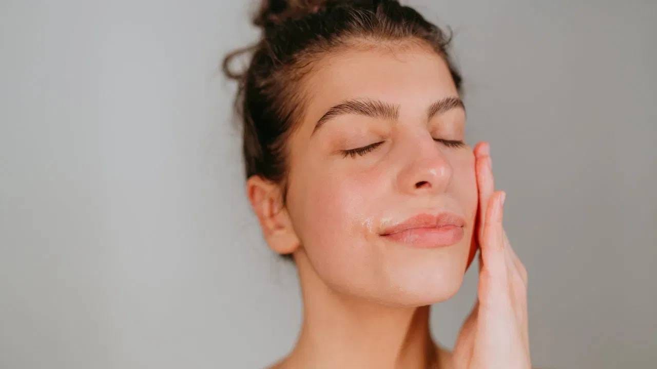 जर तुम्हालाही काही त्वचेच्या समस्या जाणवत असतील तर तुम्ही घरगुती उपाय करा, ज्यामुळे त्वचेच्या असंख्य समस्या एका घटकामुळे कमी होऊ शकतात.