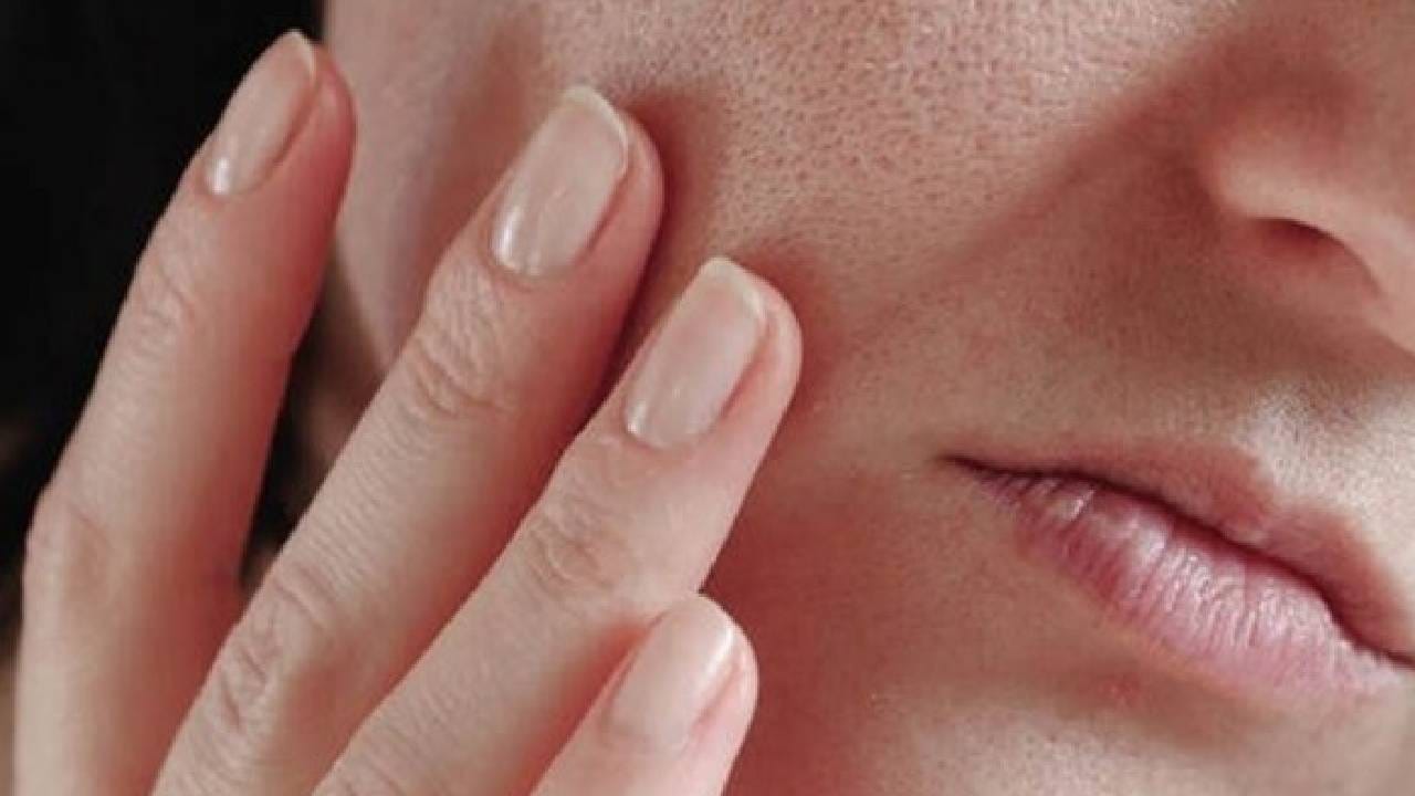 त्वचेच्या काहीही समस्या असतील तर दरवेळी डॉक्टरांकडे जाऊन दाखवणे शक्य होत नाही. अशावेळी काही घरगुती उपाय फायदेशीर ठरतात. ज्यामुळे या समस्या दूर होऊ शकतात.