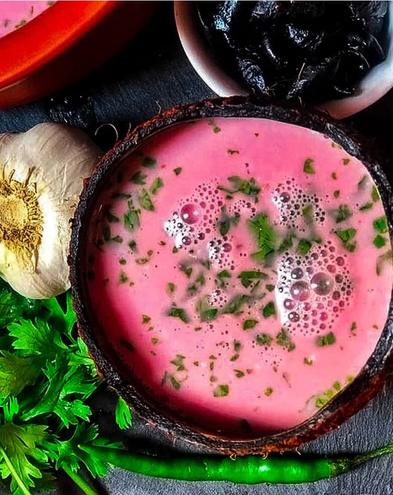 सोल कडी (महाराष्ट्र, गोवा): कोकम फळ आणि  नारळाच्या दूधापासून तयार होणारे हे सॉफ्ट ड्रिंक चवीला खूपच स्वादिष्ठ असते आणि जेवण पचायला मदत करते. खासकरुन कोकणात मालवणी पद्धतीचे जेवण केल्यानंतर सोलकडीचा स्वाद घेणे हा आनंदाचा परमोच्च क्षण असतो. 